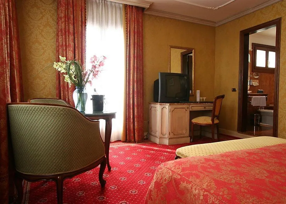 Nh Venezia Santa Lucia Hotel