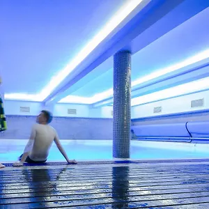 https://plus-and-hostel.it-tuscanyhotel.com