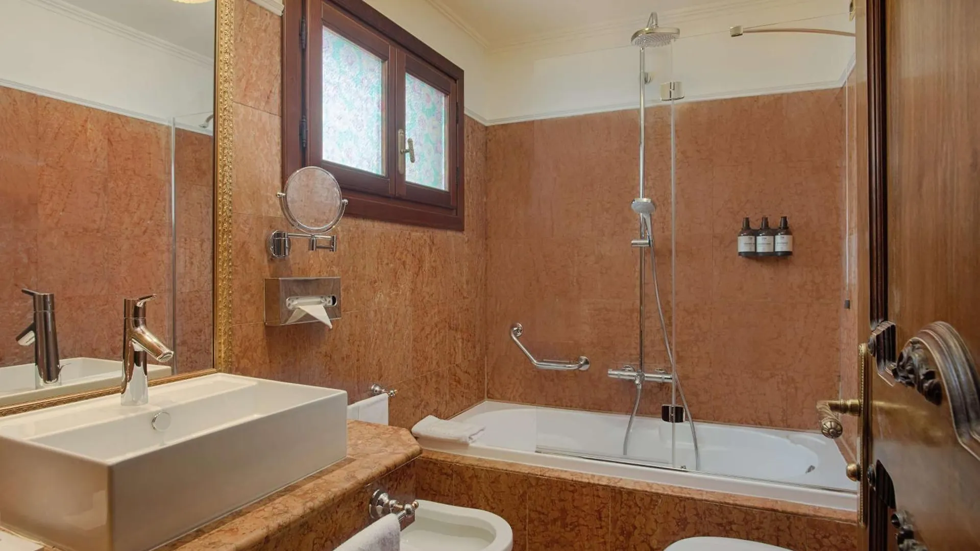 Nh Venezia Santa Lucia Hotel Venetië