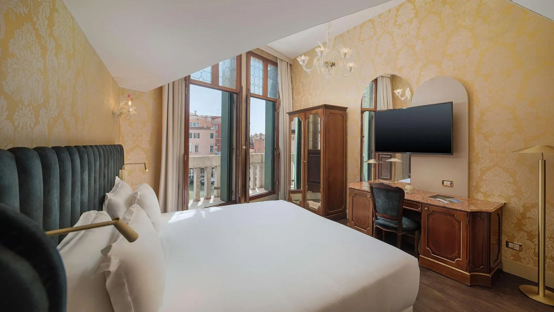 Nh Venezia Santa Lucia Hotel 4*, Venetië