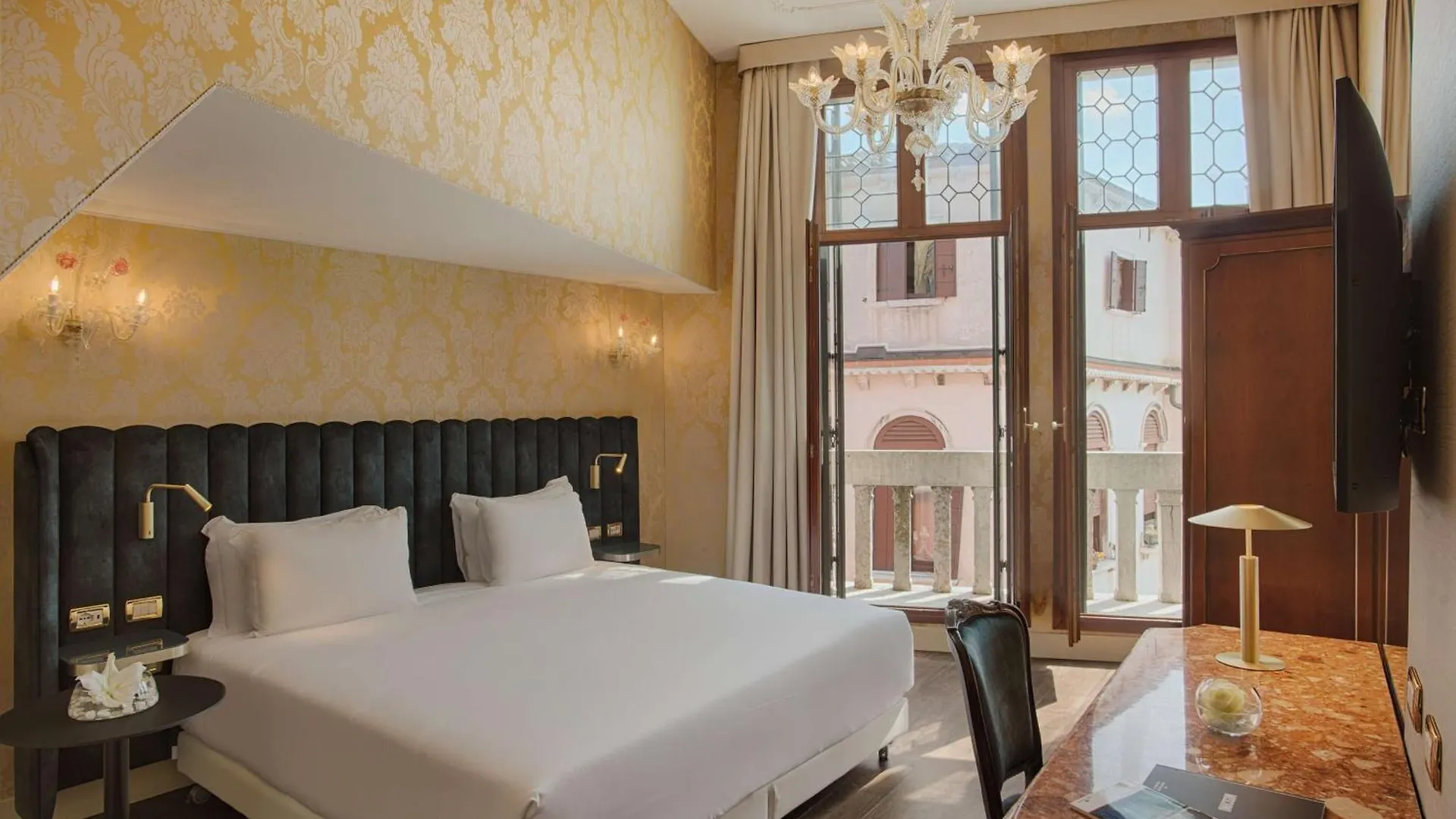 Nh Venezia Santa Lucia Hotel  Venetië