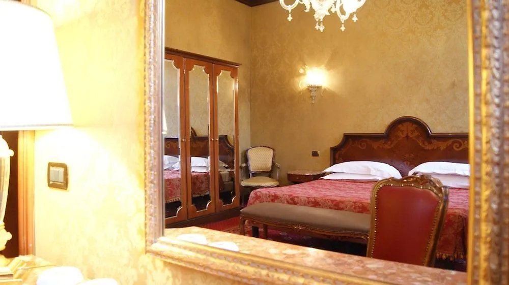 Nh Venezia Santa Lucia Otel 4*, Venedik