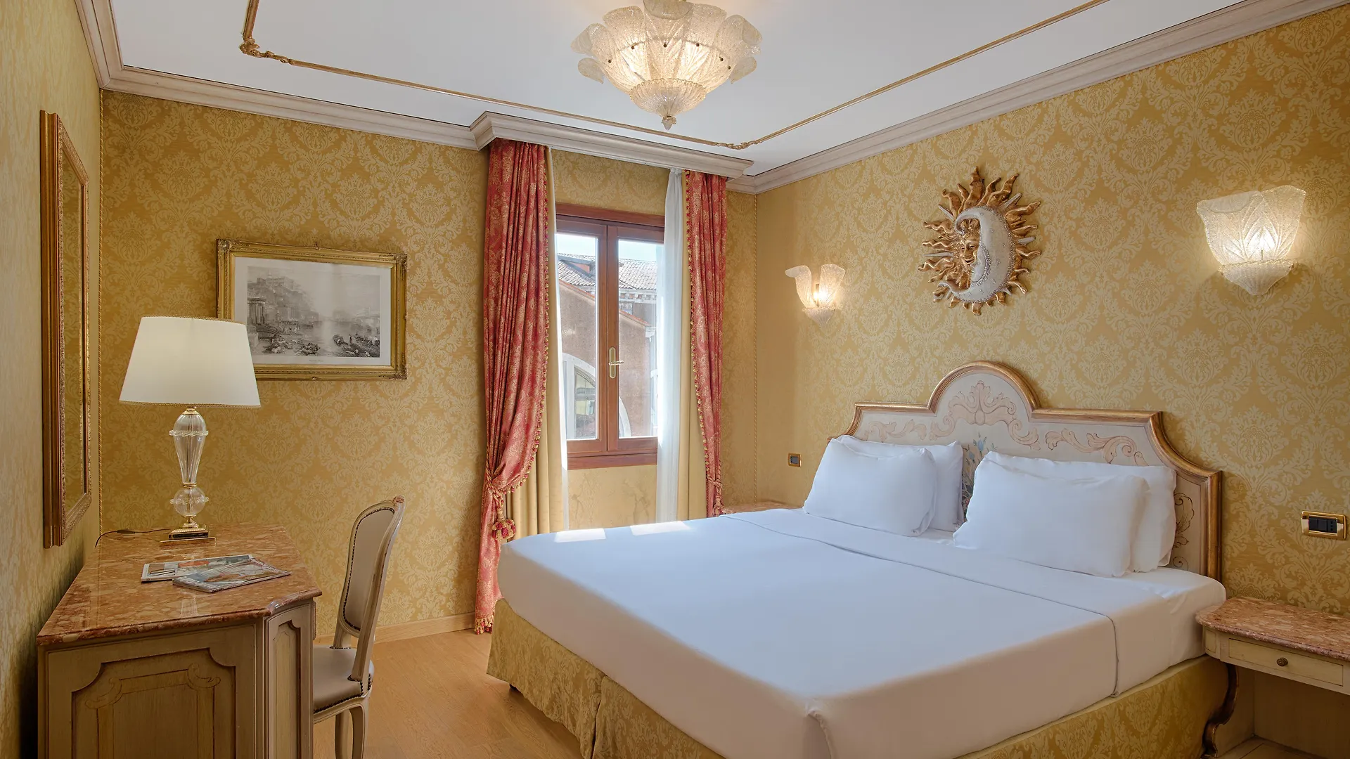 Nh Venezia Santa Lucia Otel  Venedik