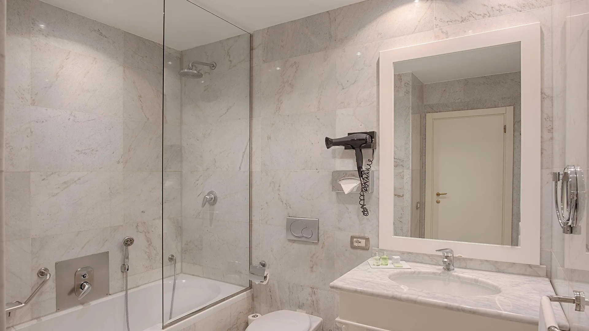 Nh Venezia Santa Lucia Otel