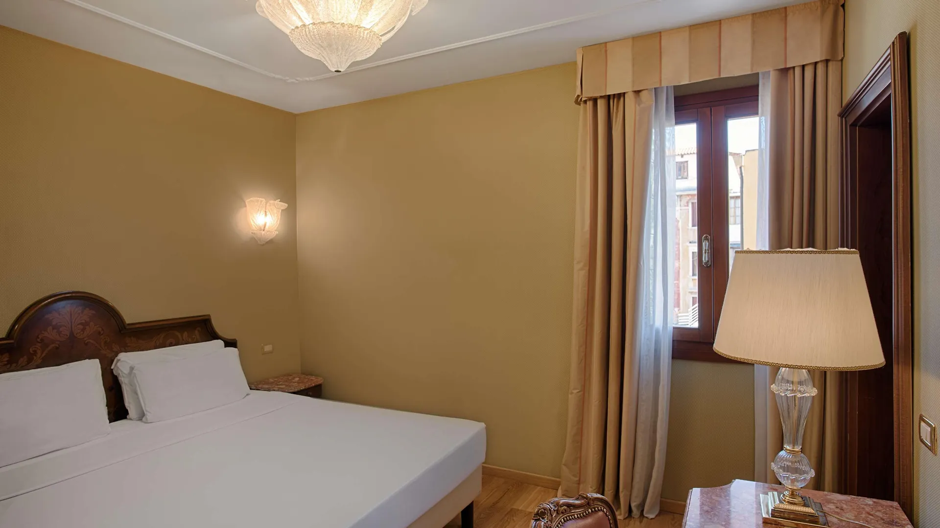 Nh Venezia Santa Lucia Otel 4*, Venedik İtalya