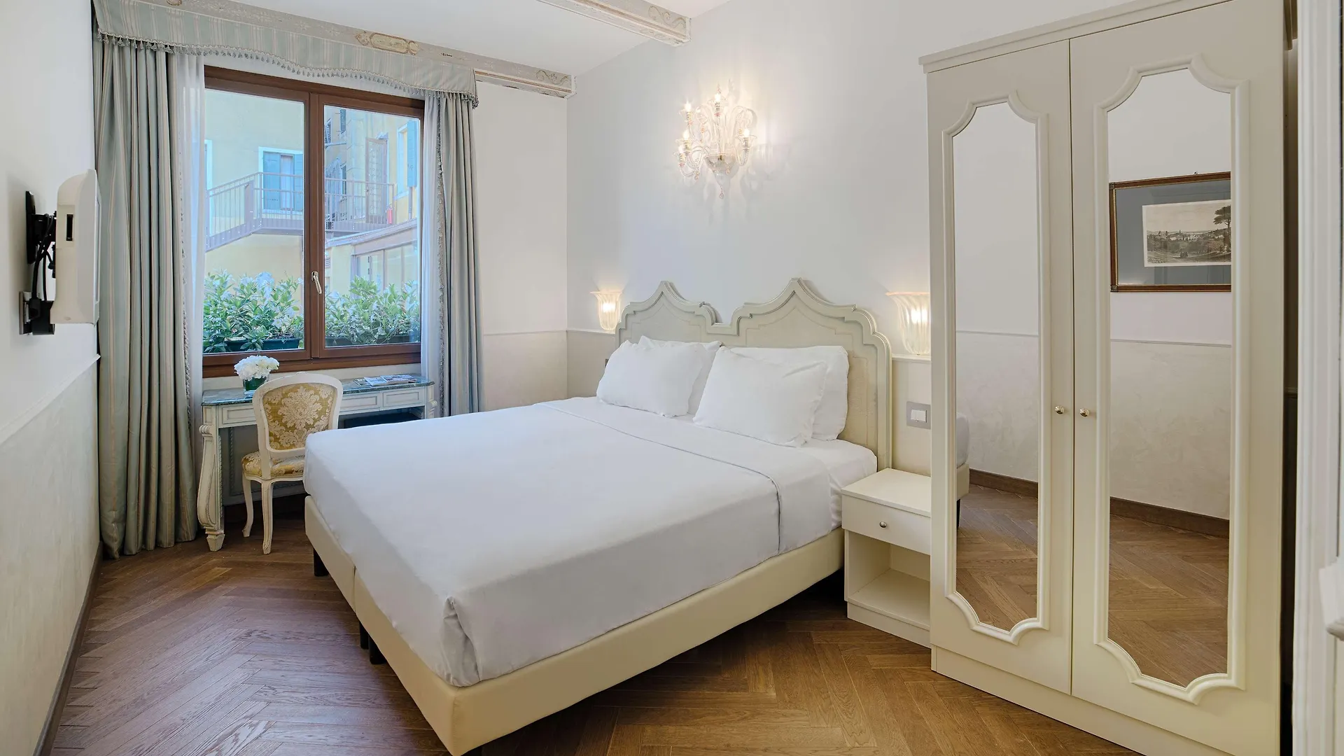 Nh Venezia Santa Lucia Otel