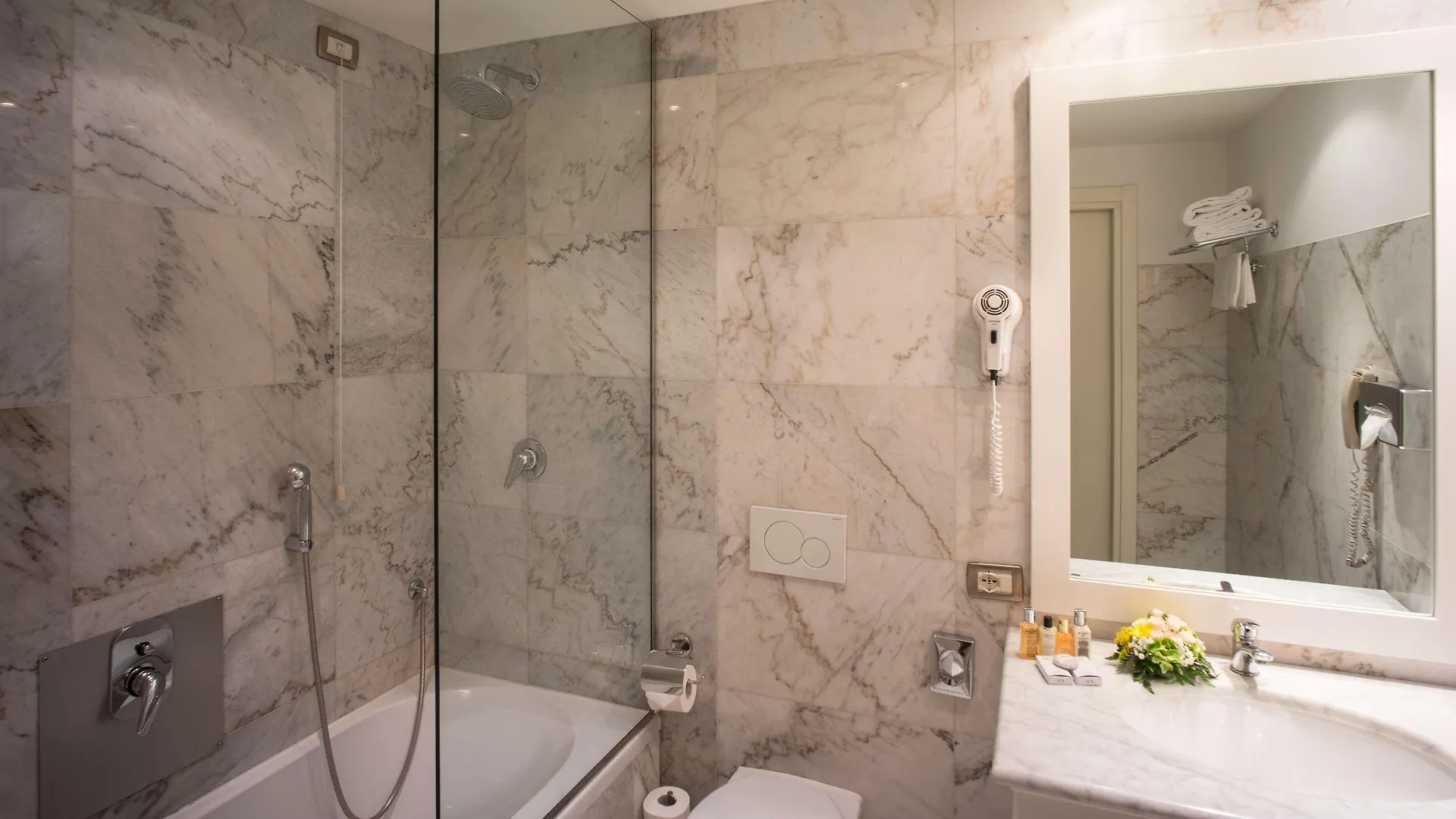 Nh Venezia Santa Lucia Otel