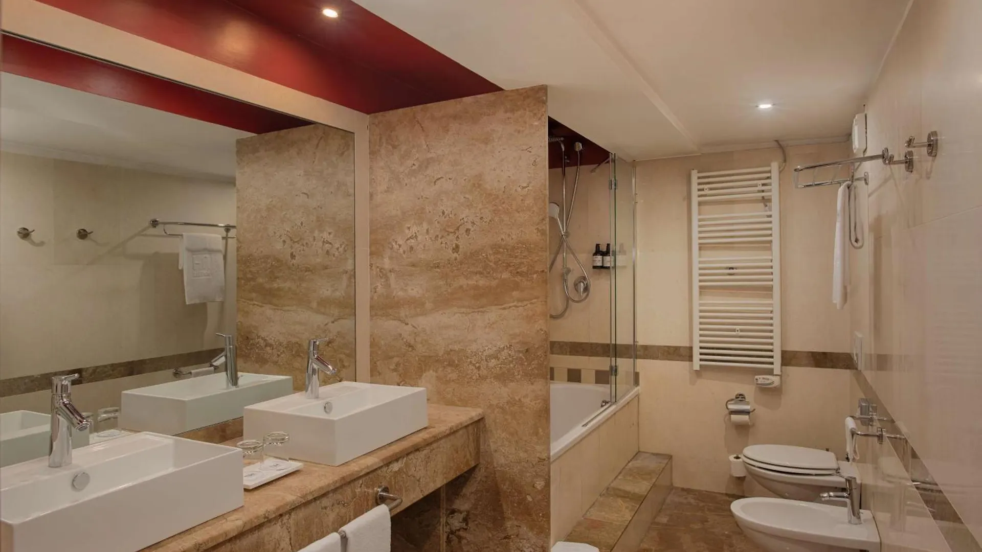 Nh Venezia Santa Lucia Otel Venedik