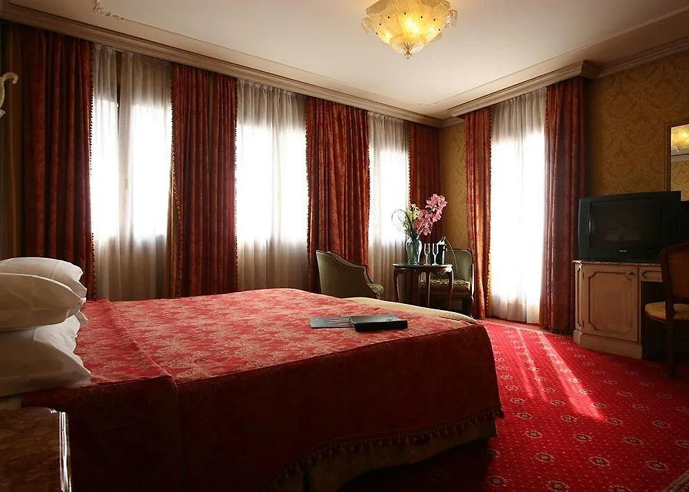 Nh Venezia Santa Lucia Otel