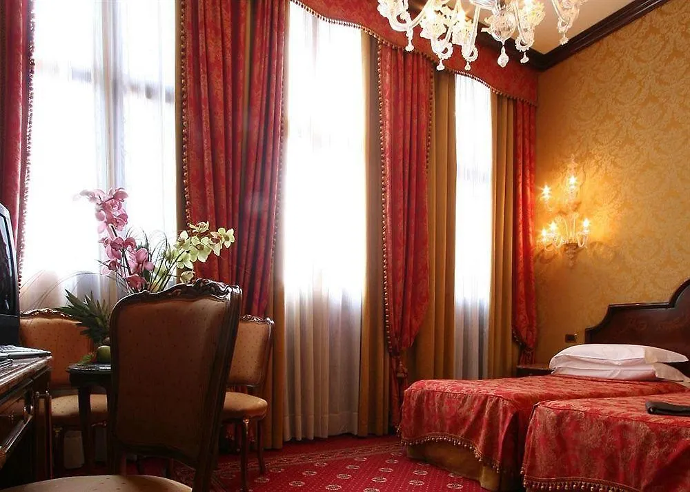 Nh Venezia Santa Lucia Otel 4*, Venedik
