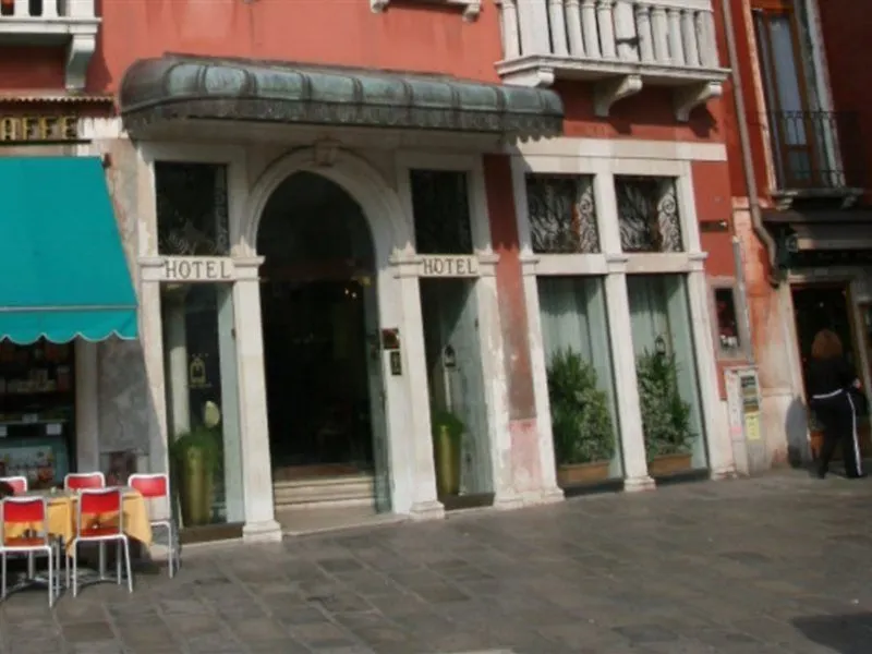 Nh Venezia Santa Lucia Otel