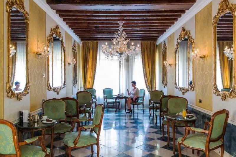 Nh Venezia Santa Lucia Otel